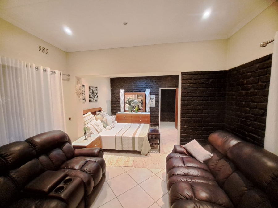 4 Bedroom Property for Sale in Safari Gardens North West